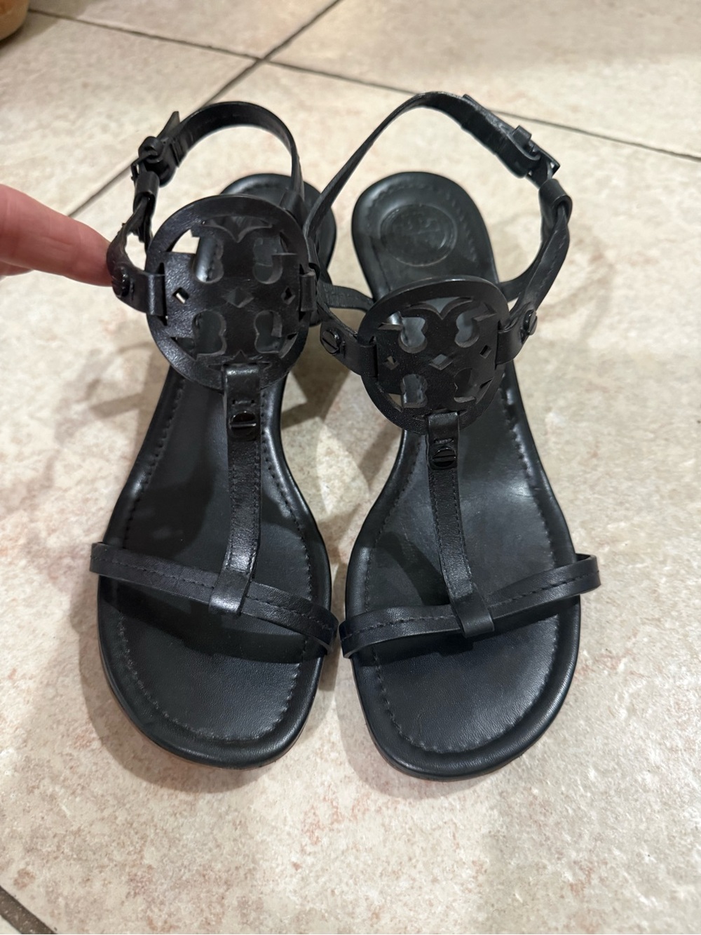 Tory Burch Miller Wedge Sandals Ivory Leather Size 6.5 Excellent Condition